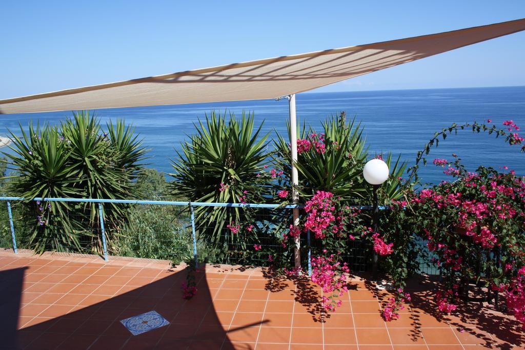 Camere & Case Vacanze Lo Scoglio Castel di Tusa Luaran gambar